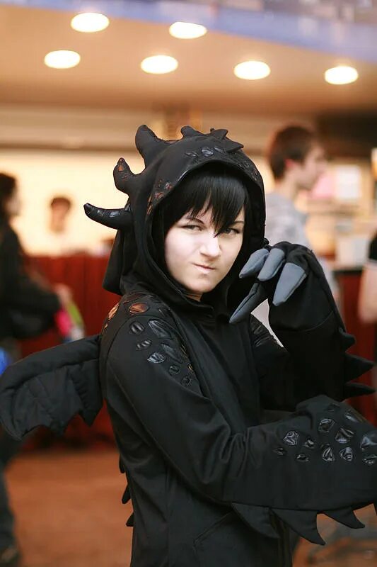 Dragon cosplay. Костюм дракона косплей. Косплей на Беззубика. Косплей на Беззубика женский.