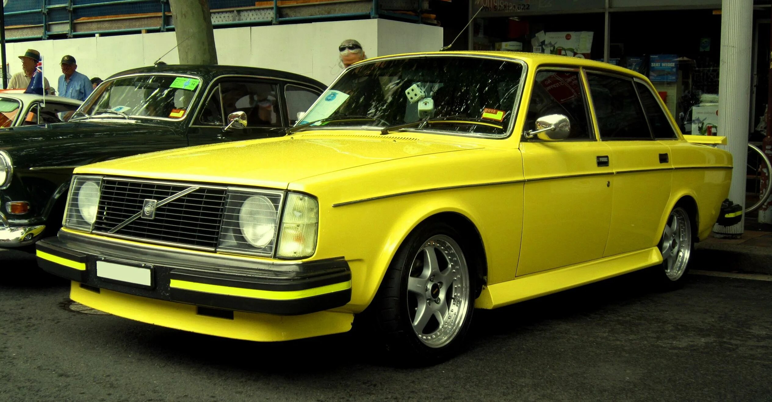 Volvo 244 желтый. Volvo седан 1982 желтая. Volvo седан 1979 желтая. Maya Yellow Volvo. Different customs