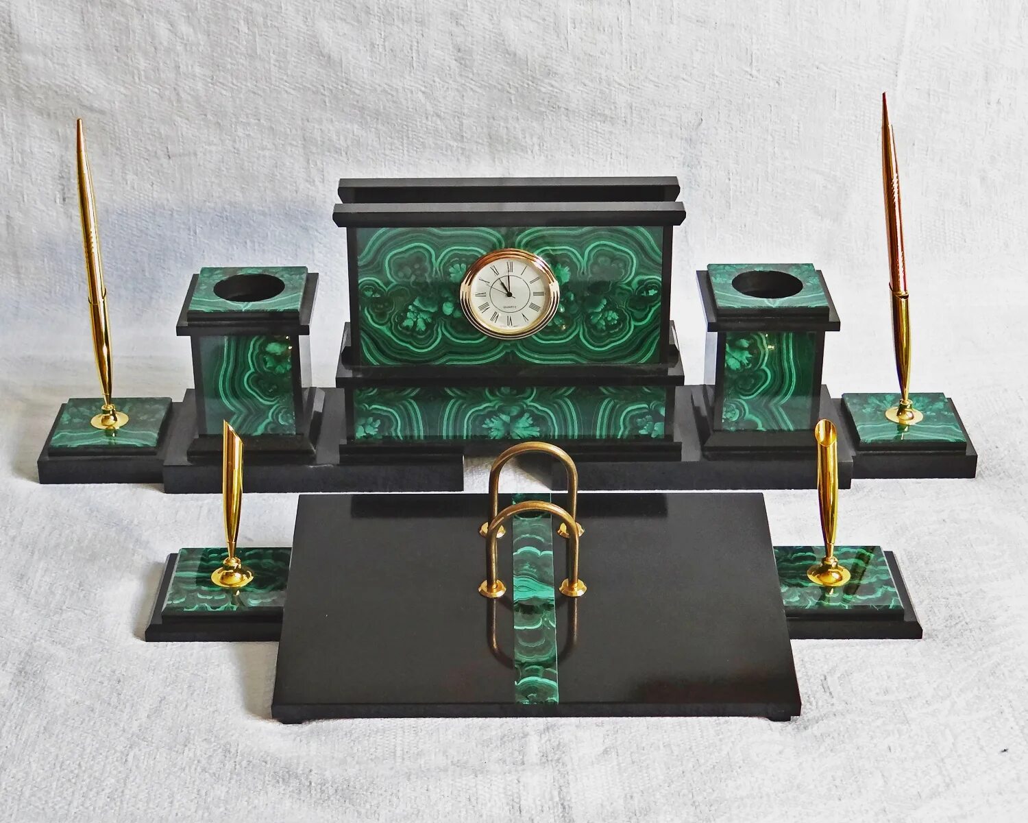 /цв. орех 0248fdx. набор настольный delucci 10 предметов, красное дерево. настольный набор bestar 11 предм. ясногорский районный художественно-краеведческий музей.