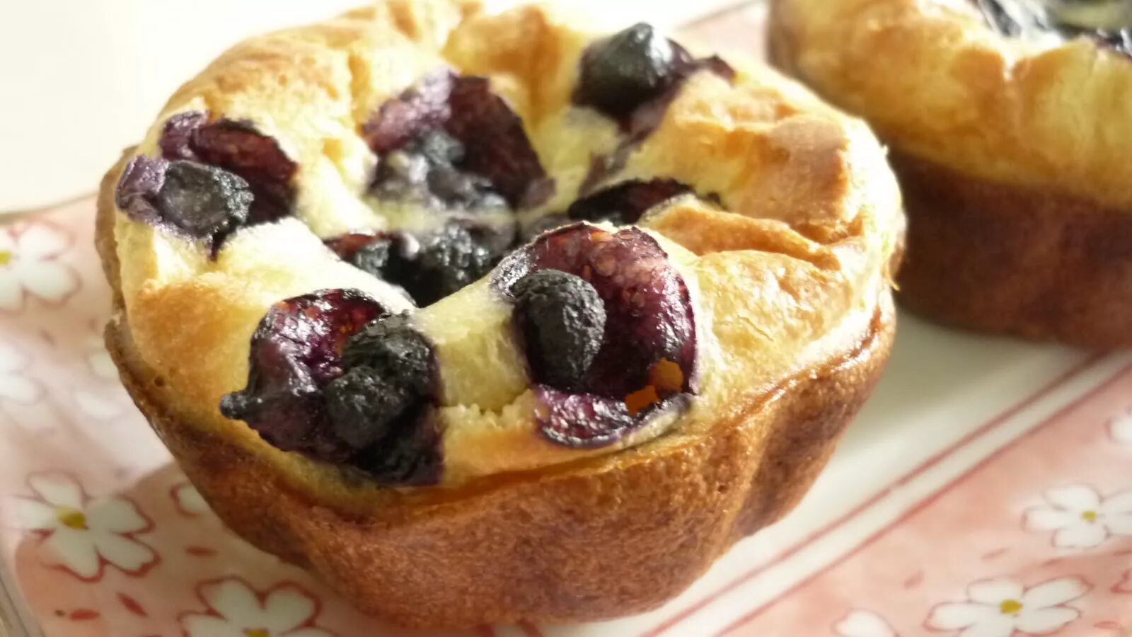 День булочек с черникой. National Blueberry popover Day. Булочка с черникой. Поповеры с черникой. Национальный день поповера с черникой (National Blueberry popover Day) — США.