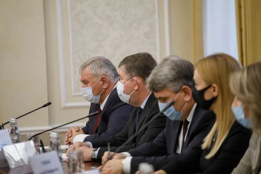 департамент здравоохранения воронежской области здание. г. правительство воронежской области 4 подъезд. 9 января воронеж министерство юстиции. гусев губернатор воронежской с женой.