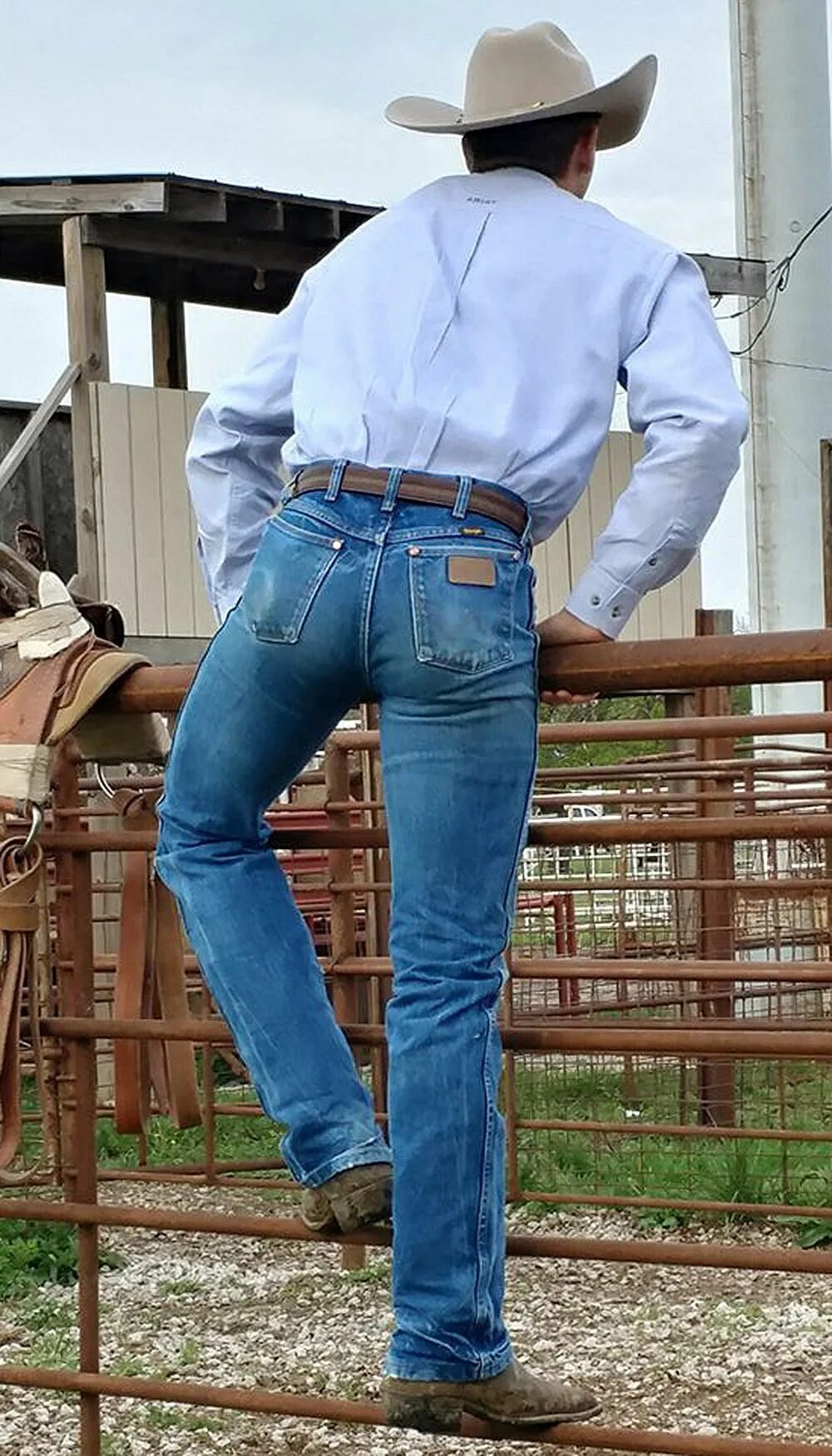 Wrangler western jacket. Ковбои в джинсах вранглер. Джинсы ковбой. Джинсы wrangler cowboy cut. Куртка wrangler cowboy cut.