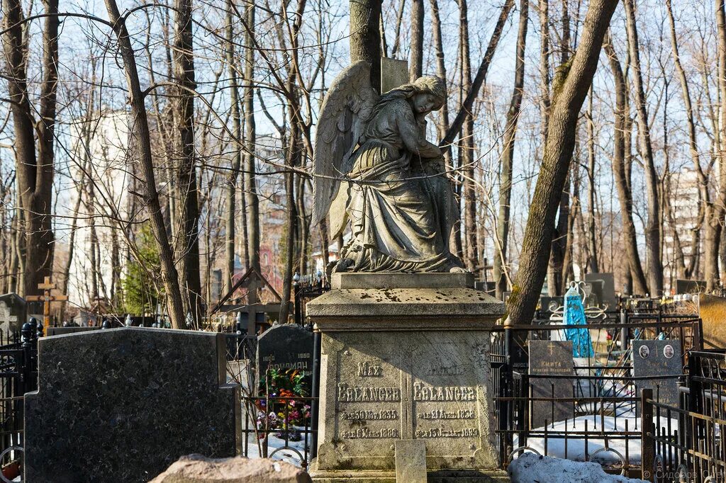 Места в москве с жуткими историями. Введенское кладбище Москва басурманские склепы. Введенское кладбище бусурманское склепы. Усыпальница Кнопп на Введенском кладбище. Басурманское кладбище Бауманская.