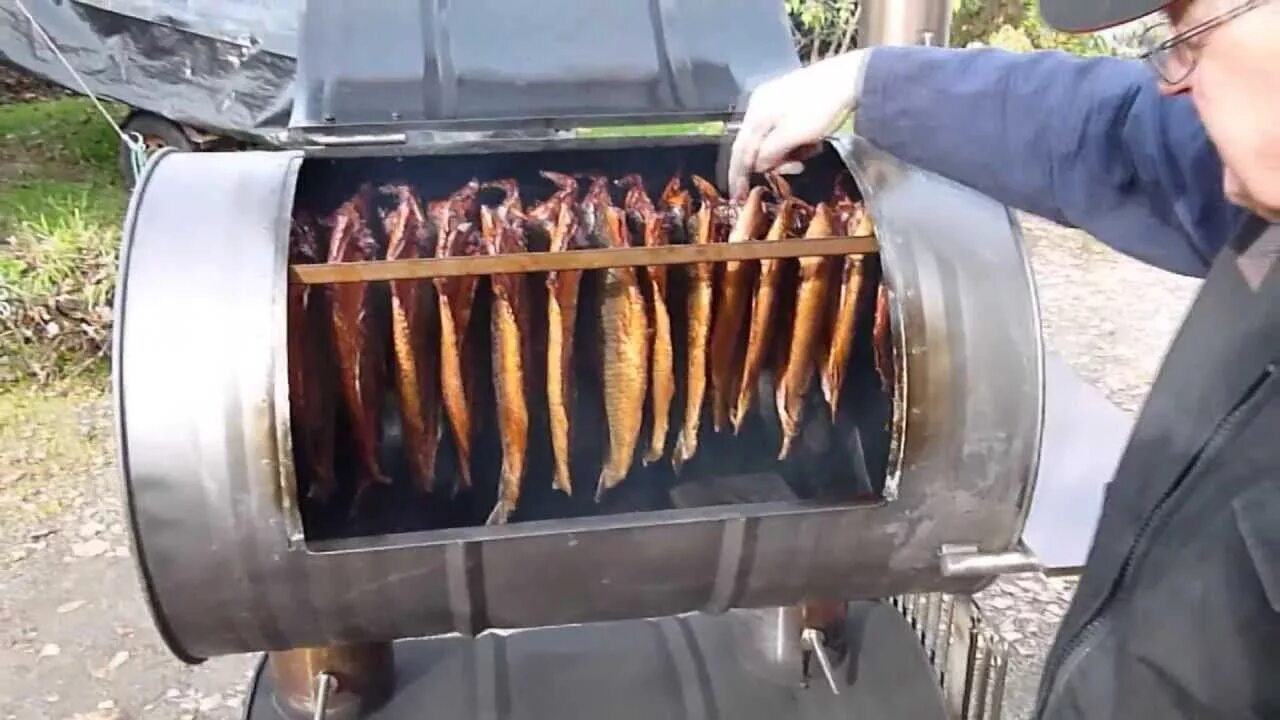Как делают горячее копчение