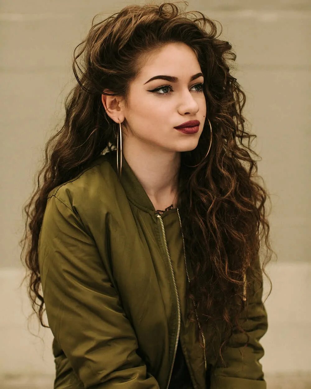 Стрижки на длинные вьющиеся волосы. Кортни Келли Dytto. Dytto танцовщица. Кортни Келли Dytto фотосессии.