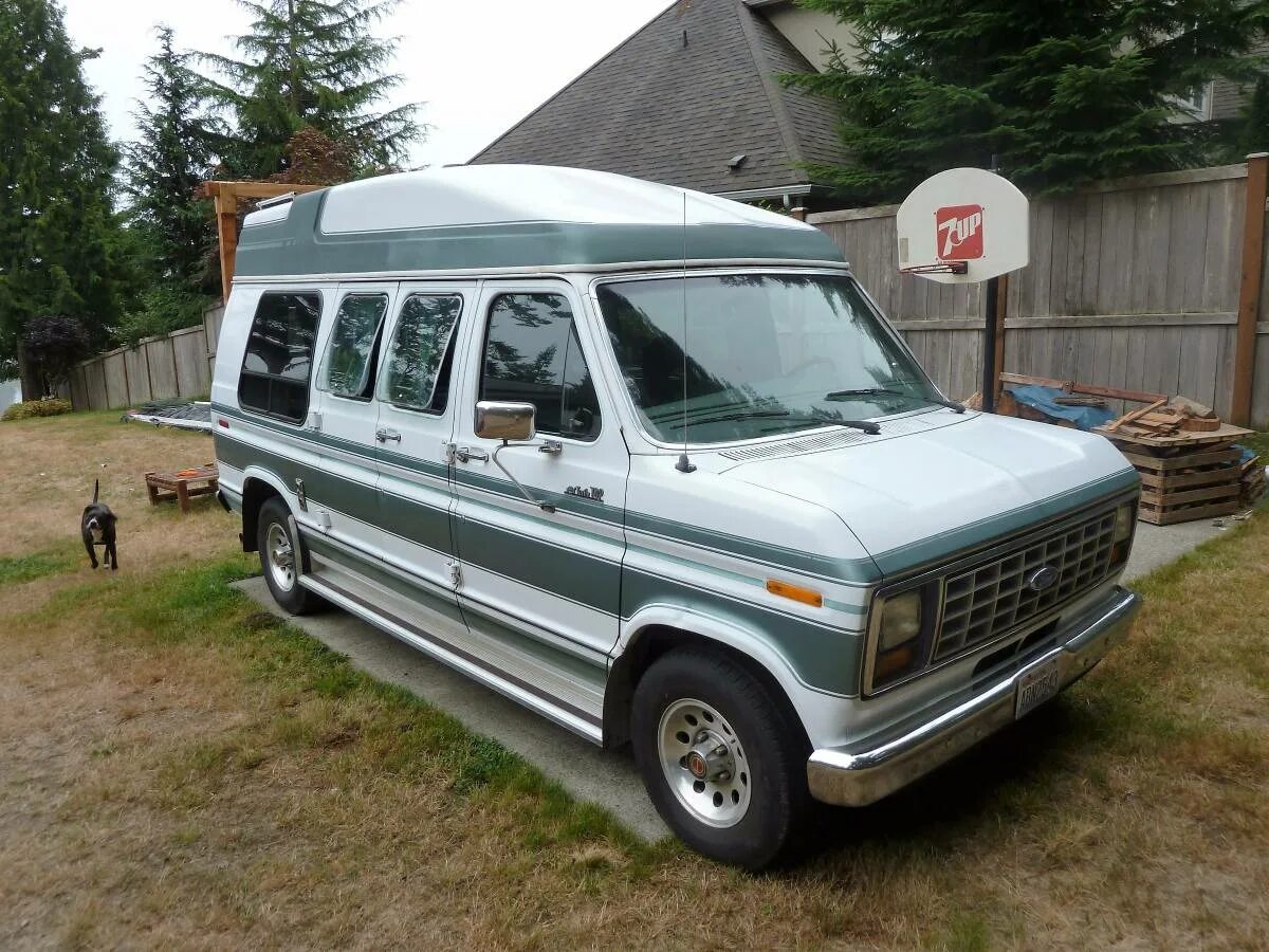 Форд эконолайн купить. Ford Econoline Camper van. Ford Econoline 1991. Ford Econoline кемпер. Форд Эконолайн 1994.