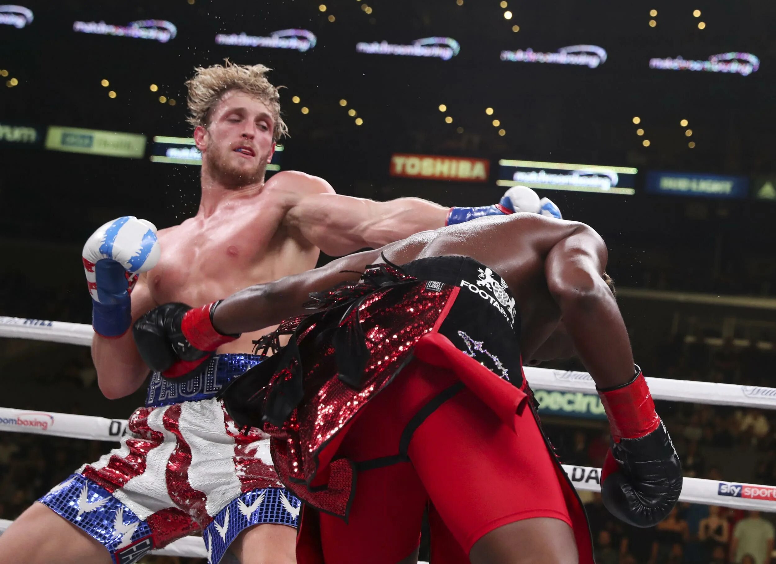 Paul vs paul. Ksi logan paul. ksi vs logan paul. logan paul бокс. логан пол против ksi.