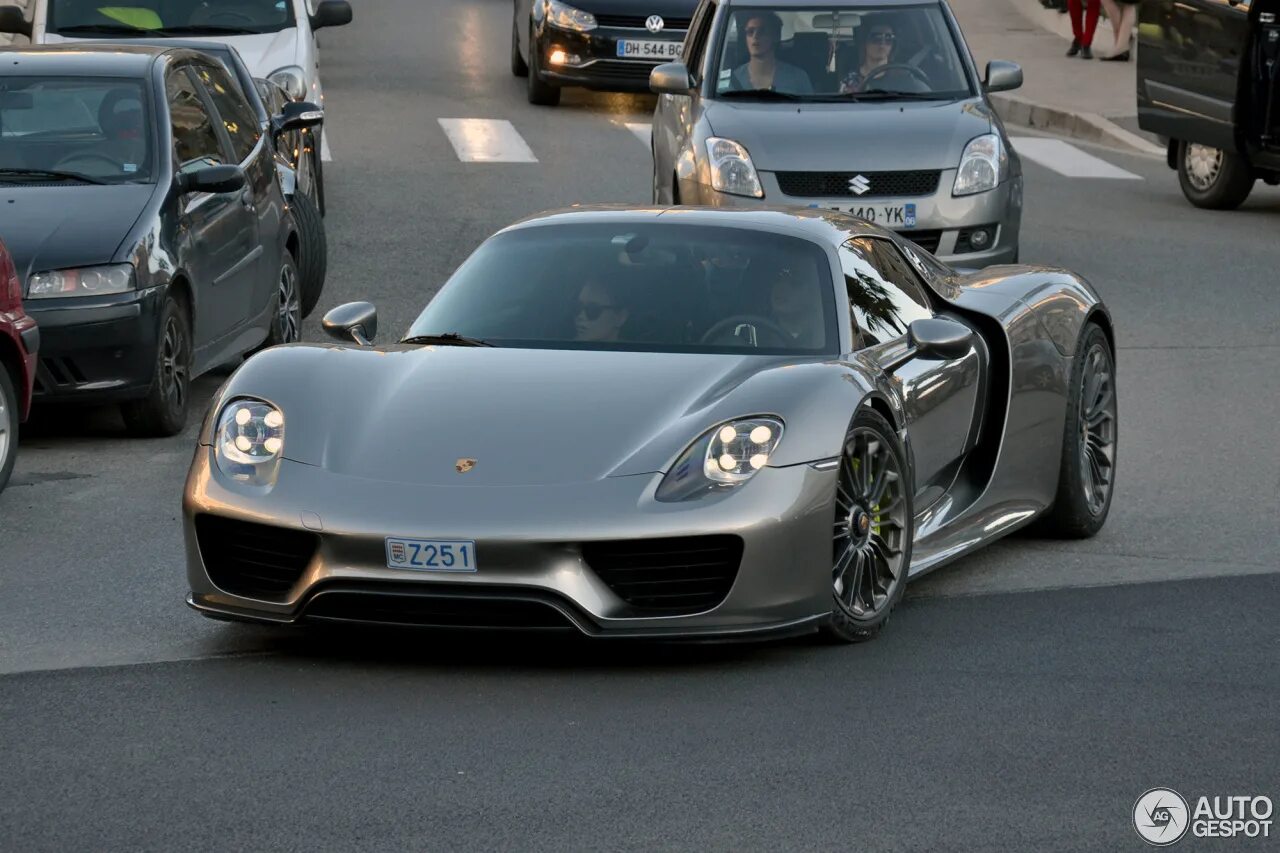 918 чей. Porshe 918 spyder. 918 чей. 918 weissach package. Porsche weissach package.