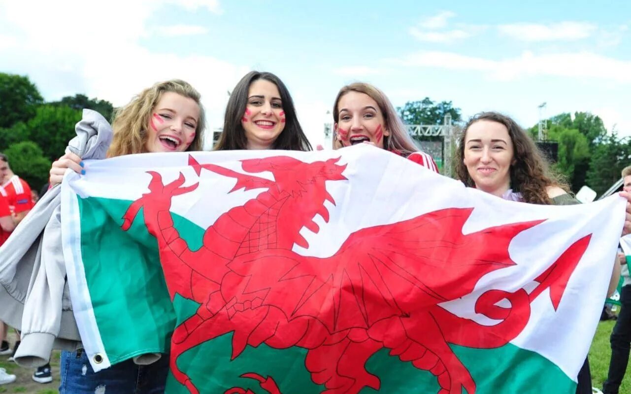 Welcome для презентации. Жители уэльса. Уэльс презентация. People in wales speak. Про уэльс на английском языке с переводом.