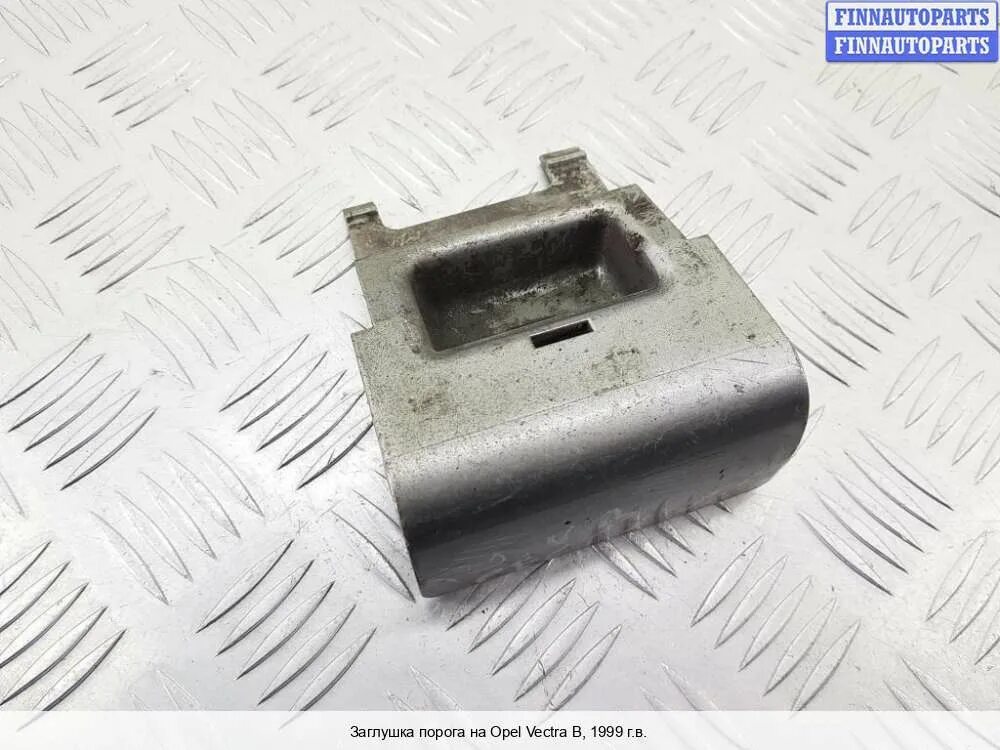 7692412030 клипса порога тойота. Королла 150 клипса накладки порога. Заглушка накладки порога. Заглушки порогов тойота королла е150. Накладка заглушка для стремянки.