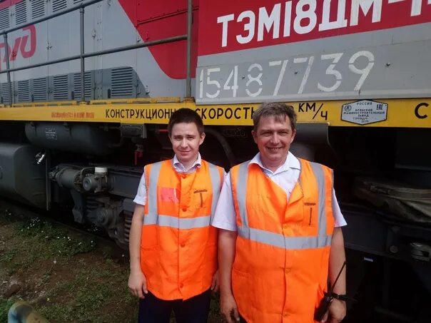 Самара вакансии машиниста. Форма машиниста метро в самаре. Машинист маневрового локомотива. Лев вадимович машинист метро. Машинисты-локомотивного-депо-туркменабаде.