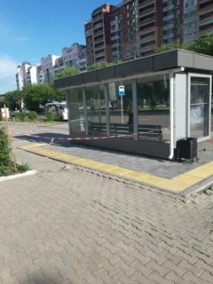Остановочный павильон на тротуаре