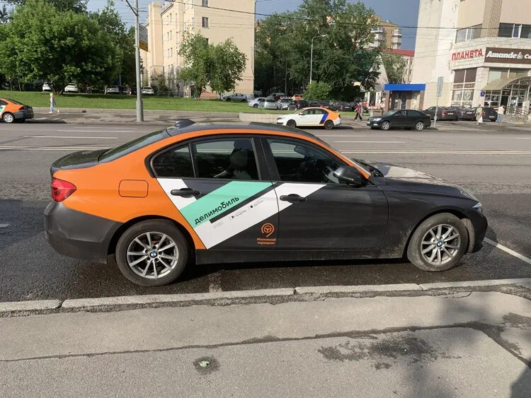 Каршеринг авто. Бмв 3 делимобиль. бмв 320i делимобиль. бмв 3 каршеринг. бмв 320 каршеринг.