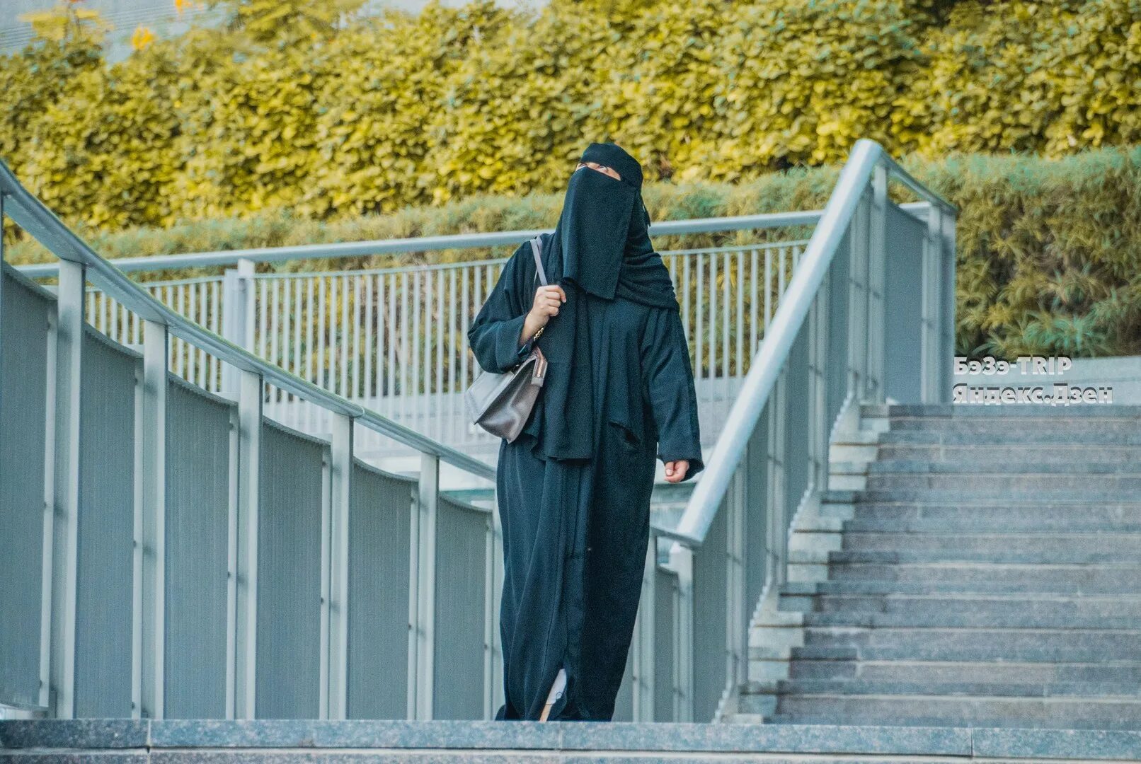 Мусульманский номер. Мусульманка женщина взрослая. Мусульманки в Баку. Салиха праведная мусульманка. Мусульманка в косухе.