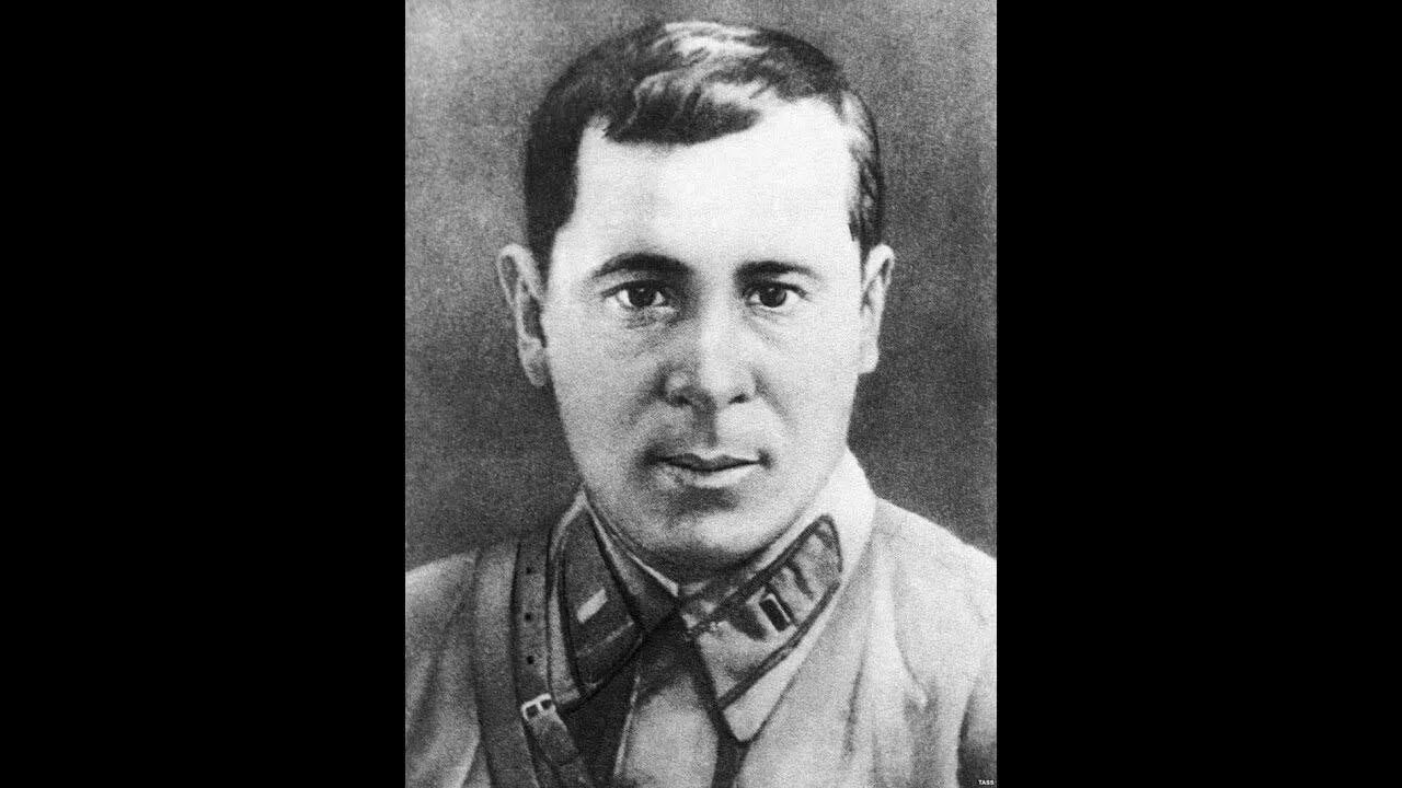 Муса джалиль поэт. Джалиль писатель. Муса джалиль портрет. Джалиль муса мустафович. Джалиль муса мустафович.