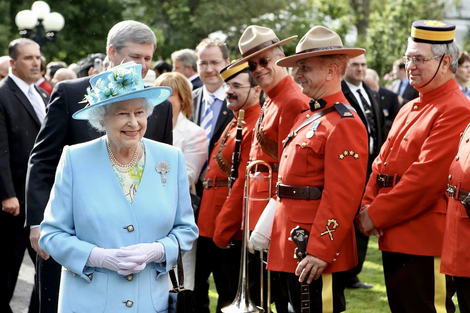 Маргрете ii 2022. Королева дании маргрете ii свадьба. Королева маргарита дания. Канада и королева великобритании. Почему королева дании отреклась от престола.