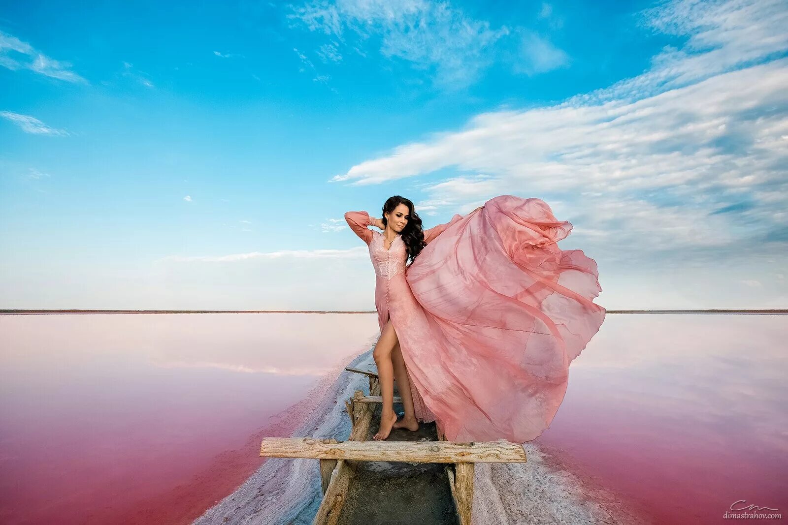Сасык-Сиваш. Сасык Сиваш озеро. Розовое озеро в Крыму Сасык Сиваш. Озеро Сасык-Сиваш, Крым, Евпатория. Розовый водоем в крыму