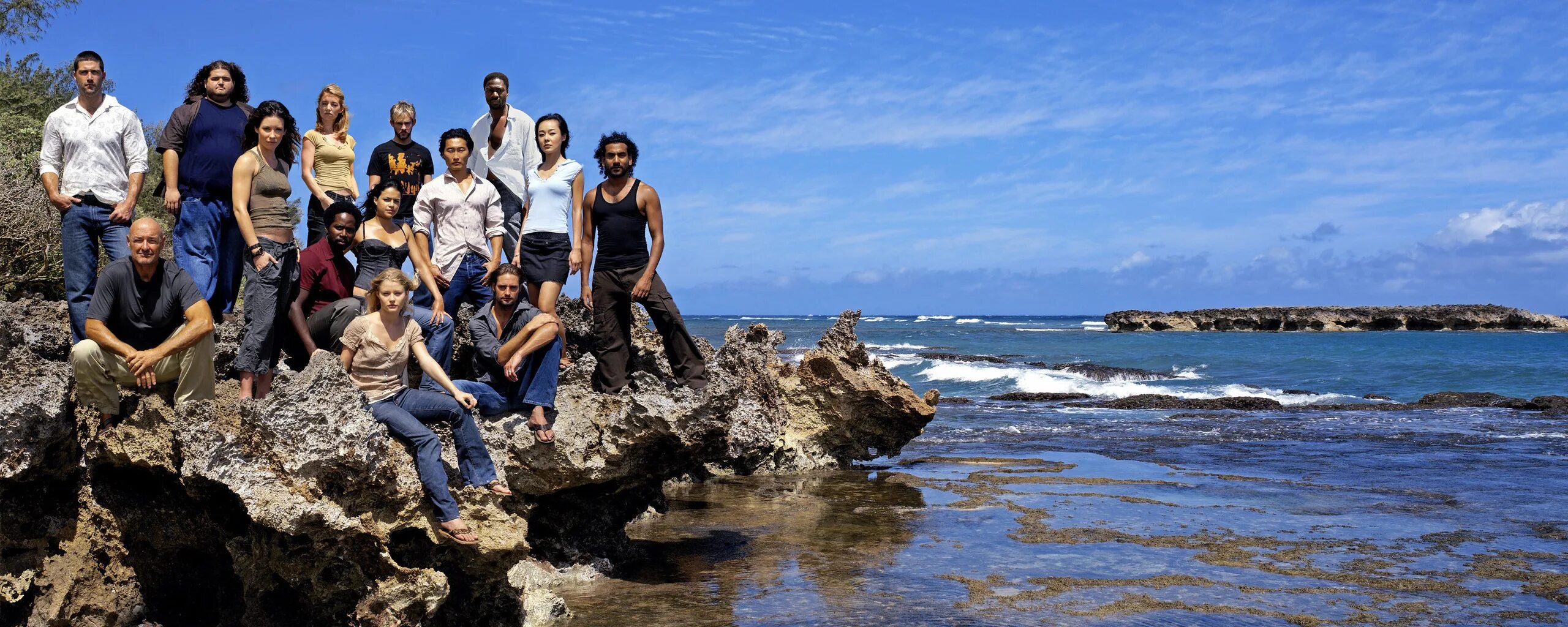 "жители" острова санта крус. Адамстаун острова питкэрн. Острова питкэрн, тихий океан. Остров санта круз карибские острова. Сколько людей в острова.