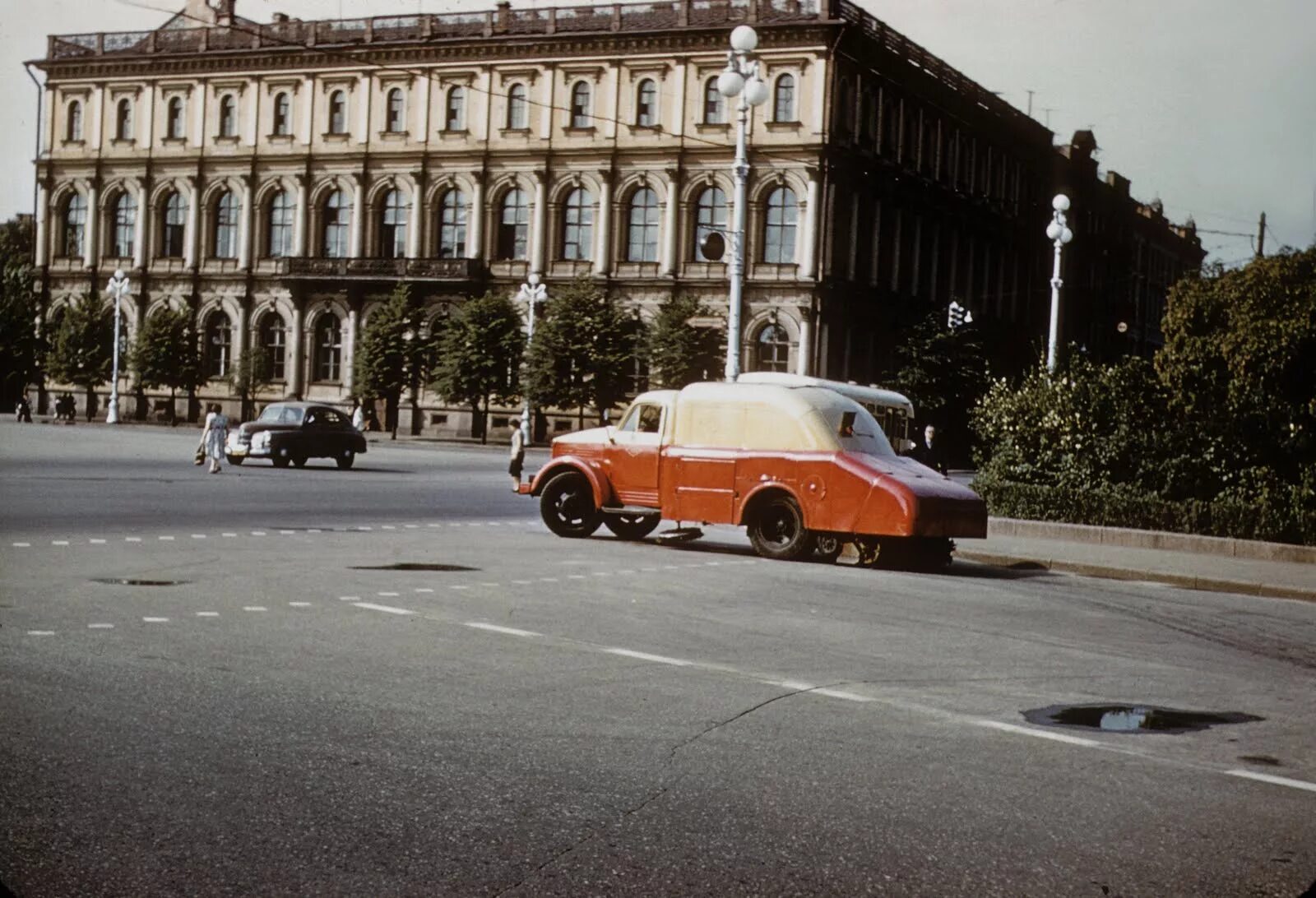 1958 год россия. ПУ-20 подметально-уборочная машина. Ленинград 1958. ГАЗ 51 ПУ 20. Исаакиевская площадь Ленинград.