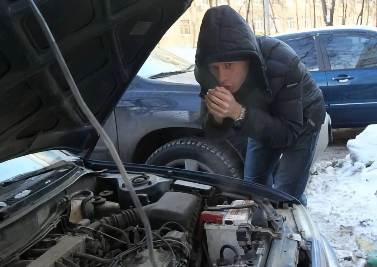 Не заводится авто. Машина не заводится. запуск двигателя в мороз. запуск автомобиля зимой. запуск двигателя автомобиля зимой.