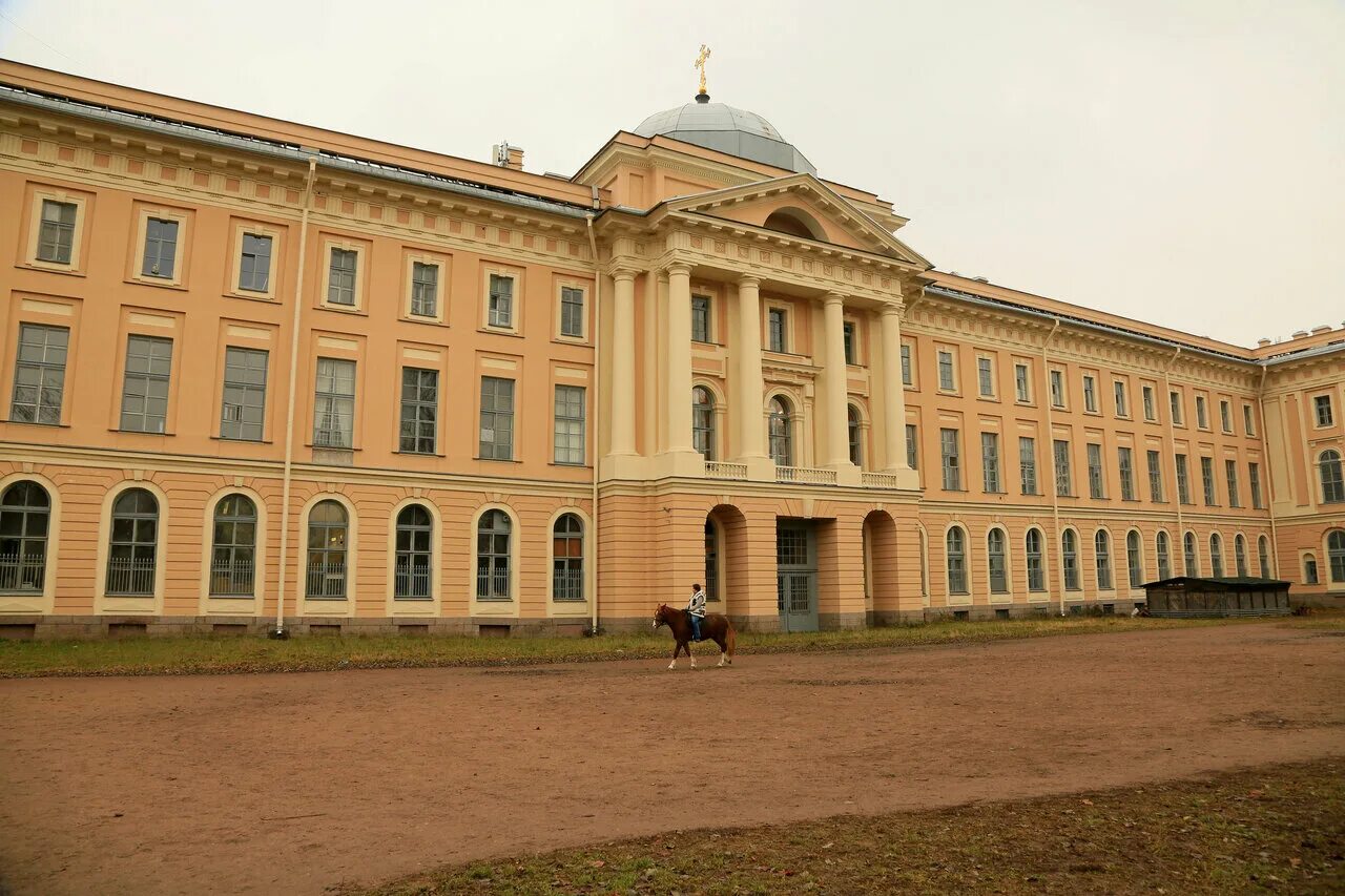 Академия спб. Санкт-Петербургский институт им. Репина. Санкт-Петербургская Академия художеств им Репина. Петербург Академия художеств институт Репина. Университетская набережная 17 Академия художеств.