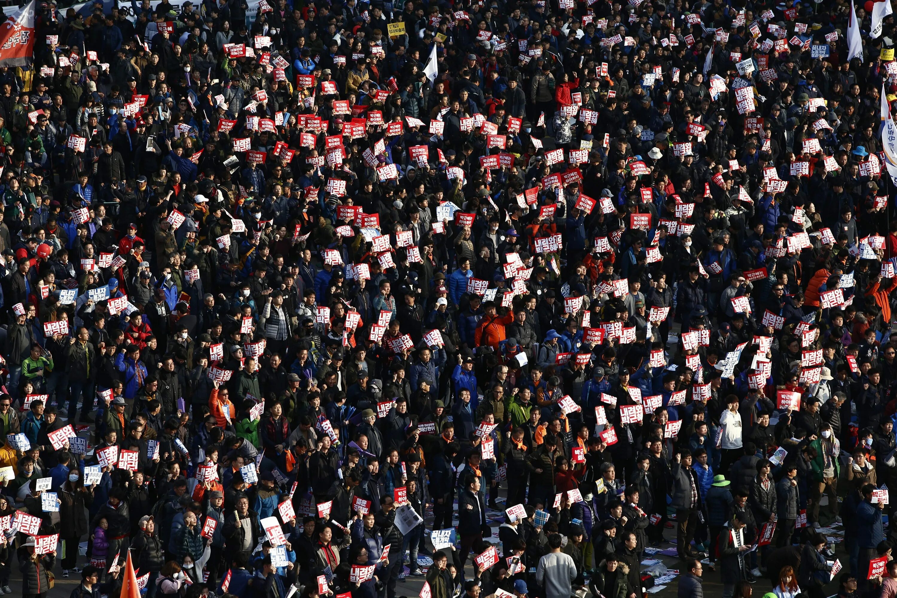 120 тыс человек. Южная Корея митинг протеста против президента. Митинг в Южной Корее 2016. 1000 Человек. Сотни тысяч людей.