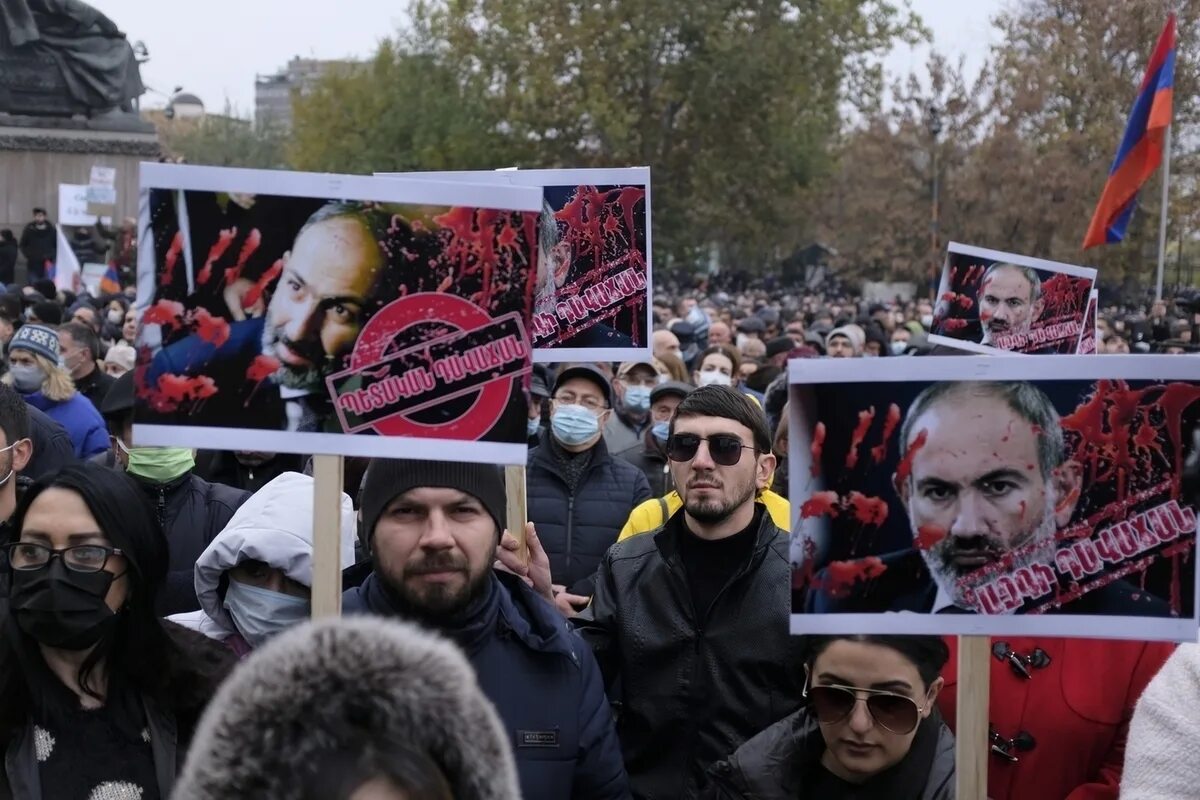 Пашинян против россии. Никол Пашинян Армения. Митинг в Армении против Николя Пашинян. Турк Никол Пашинян.