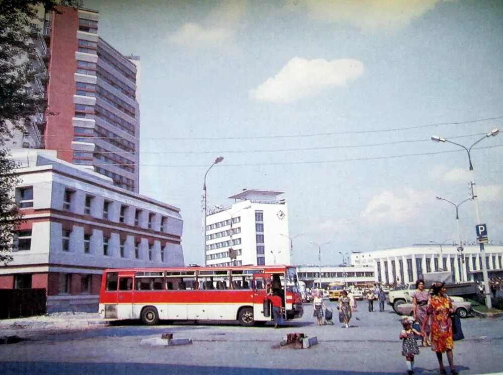 Нижний новгород улица горького 70. Московский вокзал Нижний Новгород 90е. Город Горький Московский вокзал. Нижний Новгород в 80 годы. Площадь Горького Нижний Новгород в 80е.