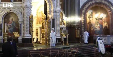 Прямая трансляция службы из храма христа спасителя