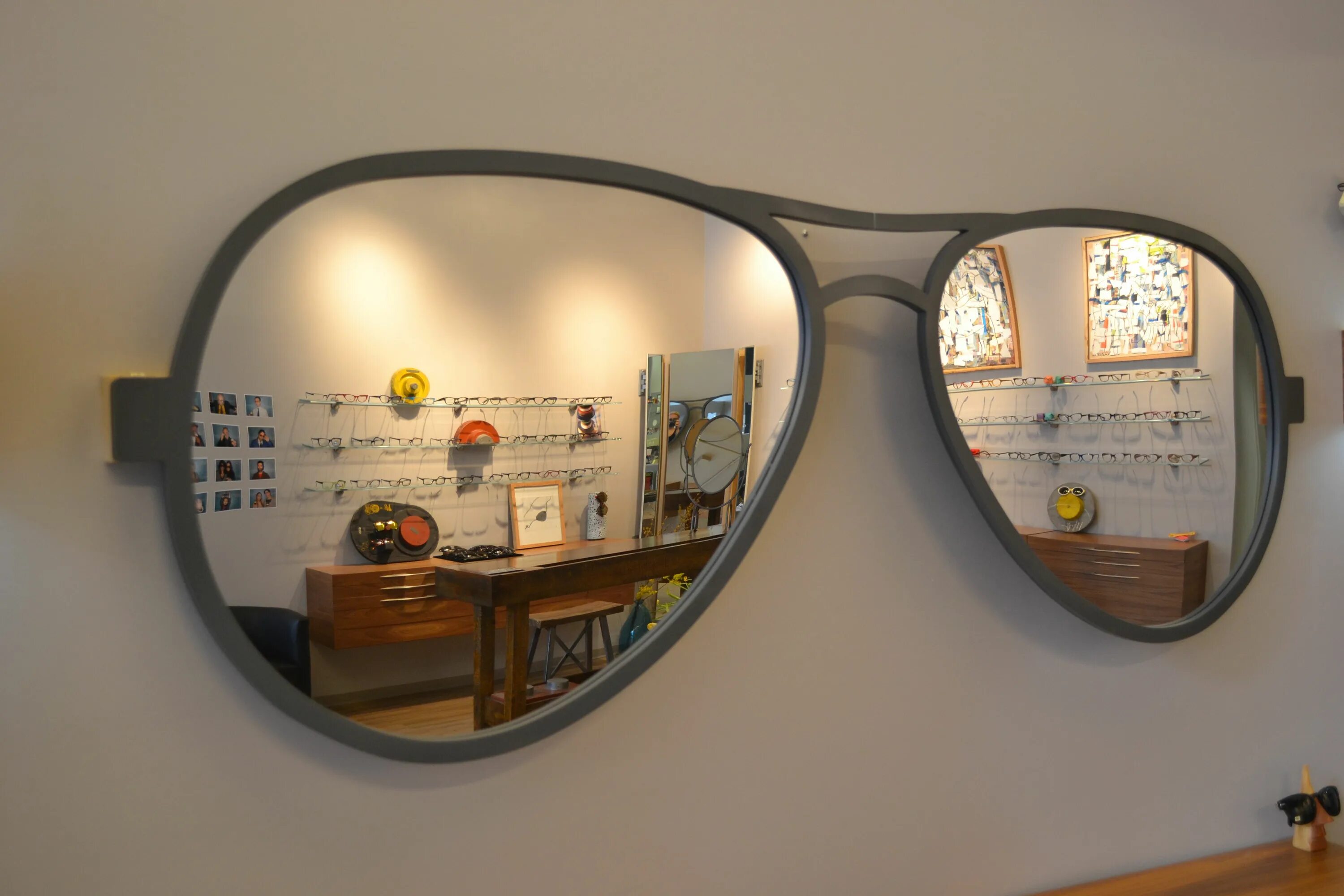 Best mirrors. Зеркала в оправе на стену. Зеркало очки. Дизайнерские зеркала очки. Обзорное зеркало.