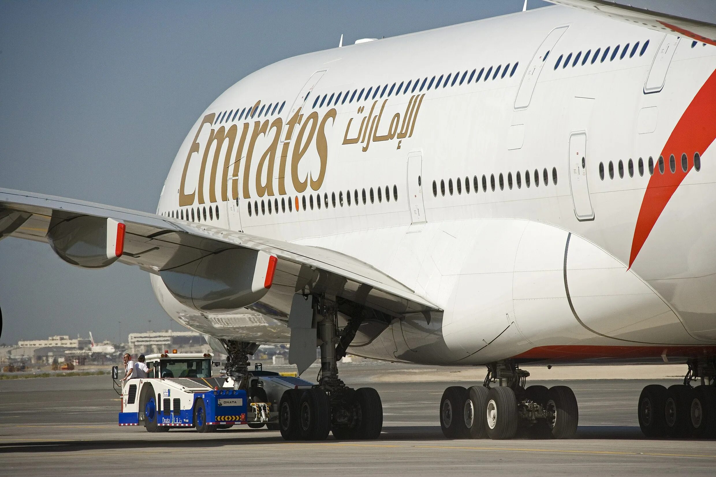 Аэробус а380 Эмирейтс. Самолет Emirates a380. Боинг 747 Emirates. Двухэтажный Аэробус Эмирейтс. Авиарейсов 2