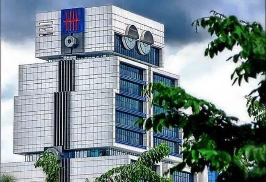 Здание-робот в бангкоке вики. Здание робот в тайланде. Дом робот в бангкоке. Дом робот в бангкоке. Bangkok bank в бангкоке.