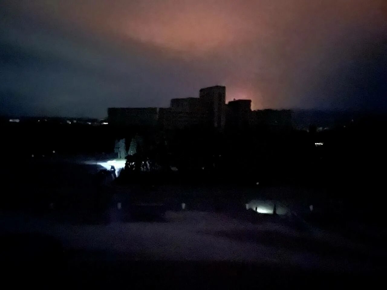 В северном нет света воронеж сегодня. Харьков без света. город без света ночью. киев ночью без света.