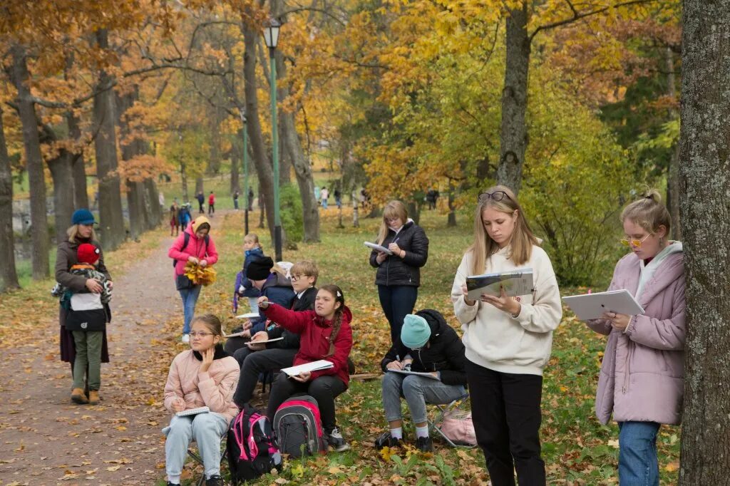 Осенние каникулы школьников спб. Осенний каникулярный лагерь. Кувинский загородный лагерь в октябре осенние каникулы. У нас осенние каникулы игровая программа. Художественная школа имени Кипренского Сосновый Бор.