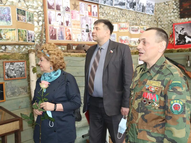 Посёлок Верхнеднепровский Смоленская. Поселок Верхнеднепровский Дорогобужский район. Музей поискового отряда. Смоленская область Дорогобужский район пгт Верхнеднепровский. Погода верхнеднепровский смоленская область на 10 дней