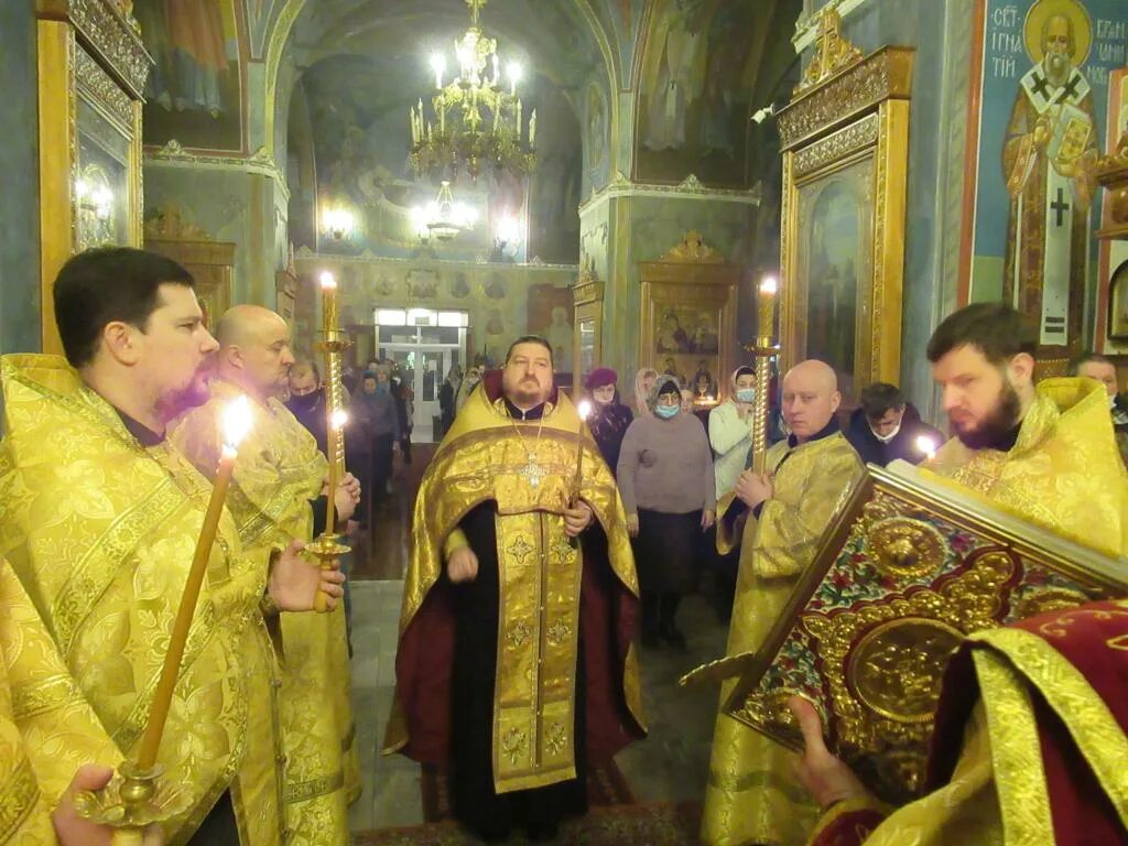 служба в церкви калуги. свято-троицкий кафедральный собор калуга. рождественская церковь калуга. церковь в турынино 3 калуга. церковь турынино отец алексей фролов.