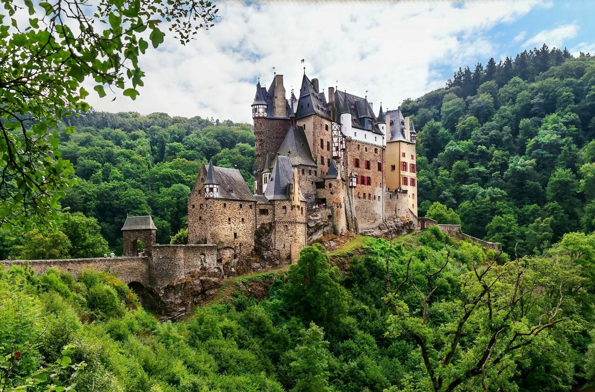 Замок Эльц Германия. Замок Бург Эльц Германия. Замок Эльц Рейнланд-Пфальц Германия. Замок Элис Кастл Германия.