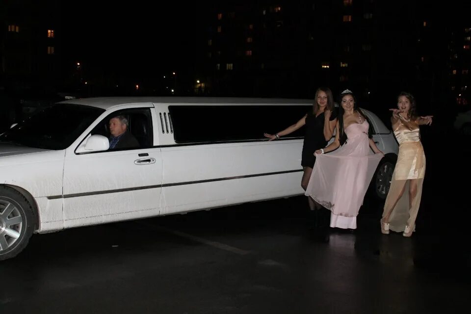 Праздник в лимузине. Лимузин пятерка обложка трека. Вечеринка в лимузине. Лимузин. Песня в лимузине новеньком.