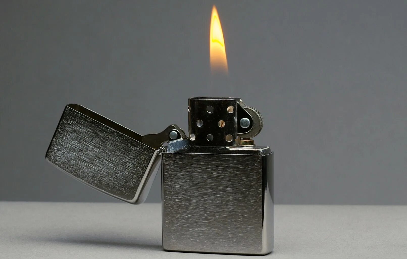 Зажигалка зиппо a22149. Зажигалка зиппо Zippo. Zippo 105914. Бензиновая зажигалка зиппо.