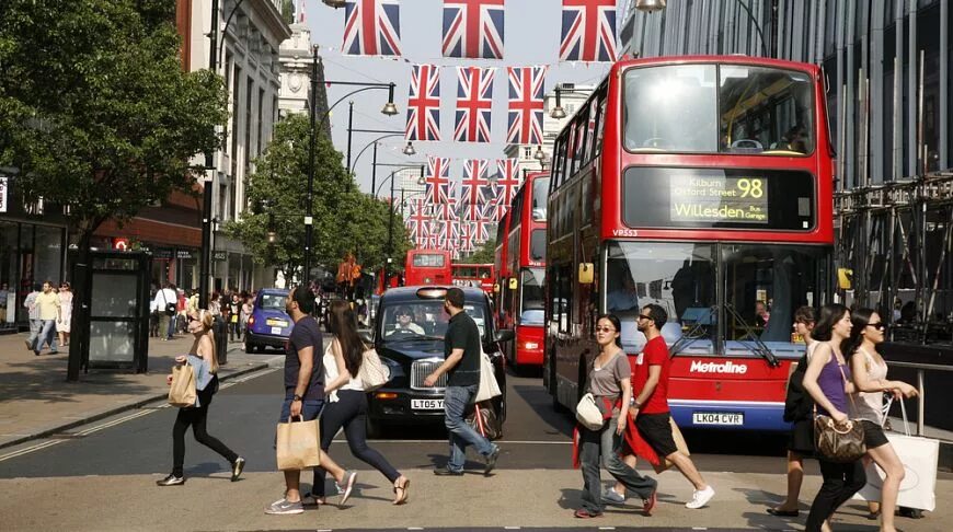 Оксфорд улица в лондоне. Оксфорд улица в лондоне. Oxford street в лондоне. Oxford street is very. Оксфорд-стрит в великобритании.