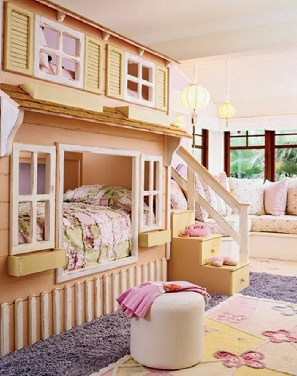 Создать на дому маленькую. Двухэтажная кровать для детей. Двухэтажная кровать в виде домика. Необычные детские комнаты. Кровать домик для детей.