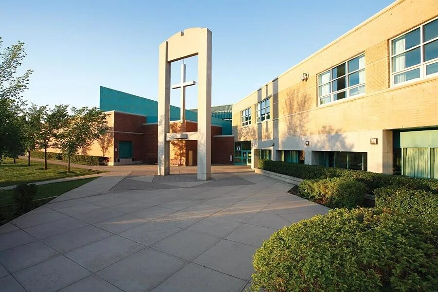 Название школ в америке. High school. Школы в калгари. Stocksbridge high school. Американская школа здание.