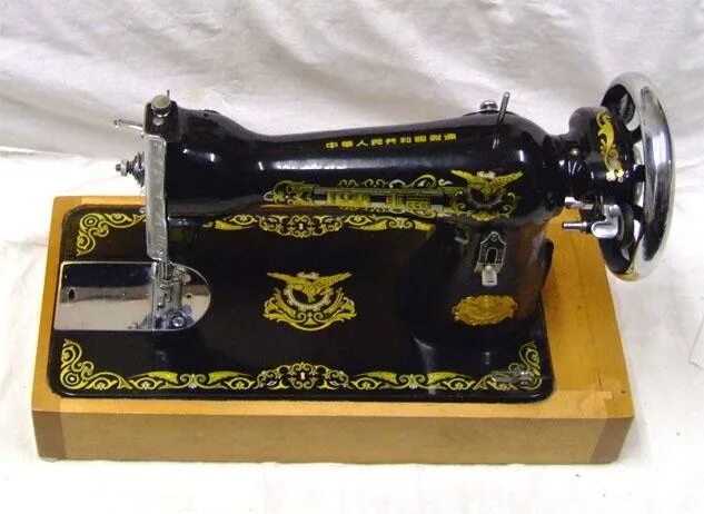 Машинка с ручным приводом. Швейная машинка Ying lun. Китайская швейная машина Ying lun. Швейная машинка Butterfly jg6001. Hing lun professional 1889 швейная машина.