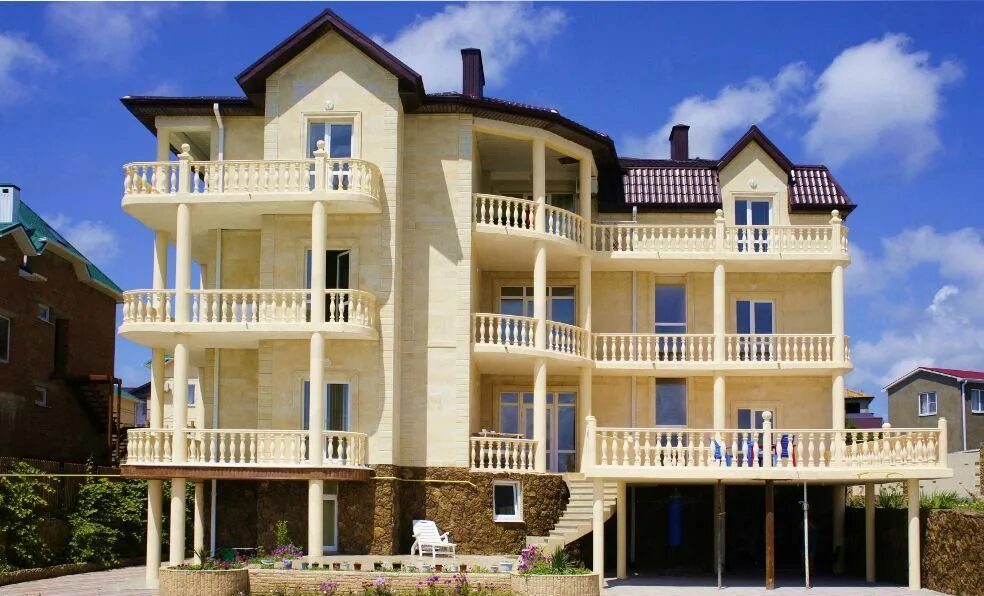 Отель ками архипо осиповка. Гостиница белый дом в геленджике. Гостевые дома в геленджике рядом с морем. Фэмили хаус кабардинка. Дивноморское кирова 2 б.