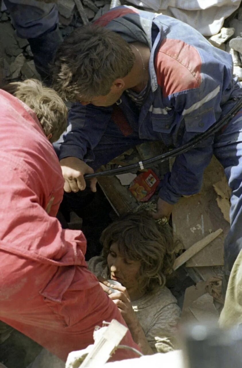 Сахалинское землетрясение. Нефтегорск землетрясение 1995. Землетрясение на Сахалине 1995 Нефтегорск. 28 Мая 1995 Нефтегорск землетрясение.