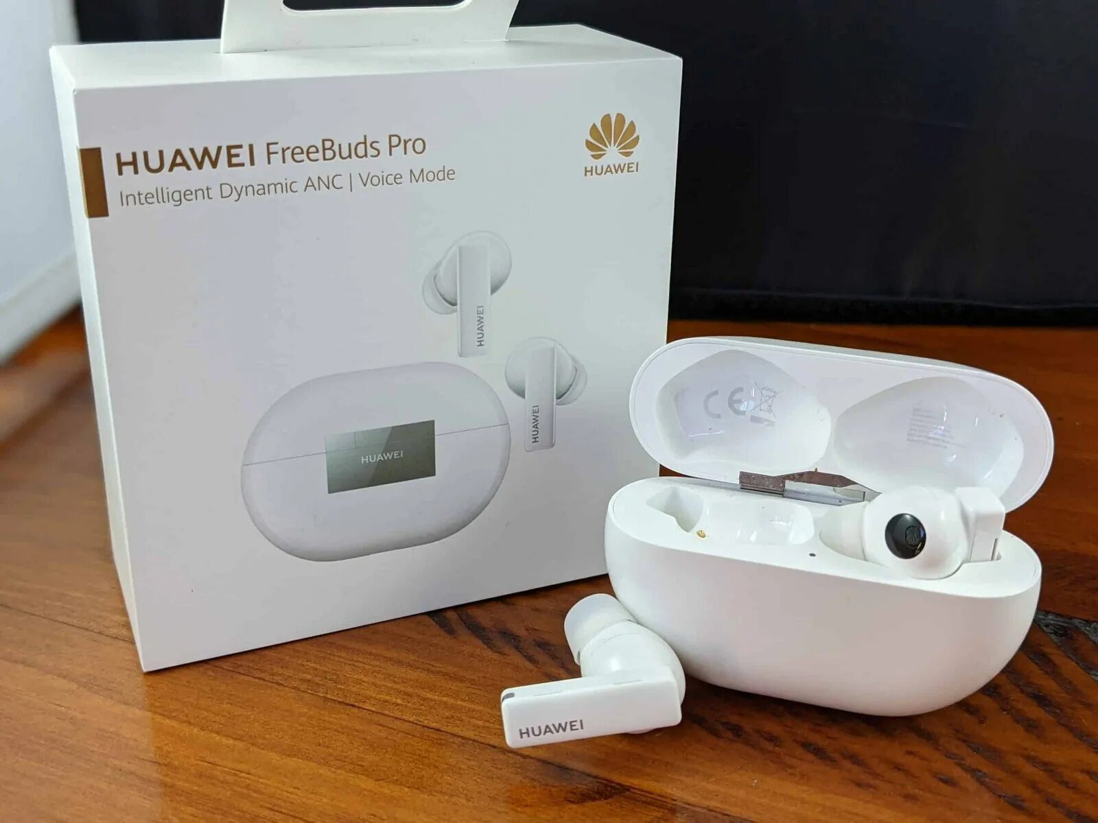 Tws huawei pro. Huawei freebuds Pro White. Huawei freebuds 2 Pro Huawei. Huawei freebuds Pro 2 белые. Freebuds 3 Pro.