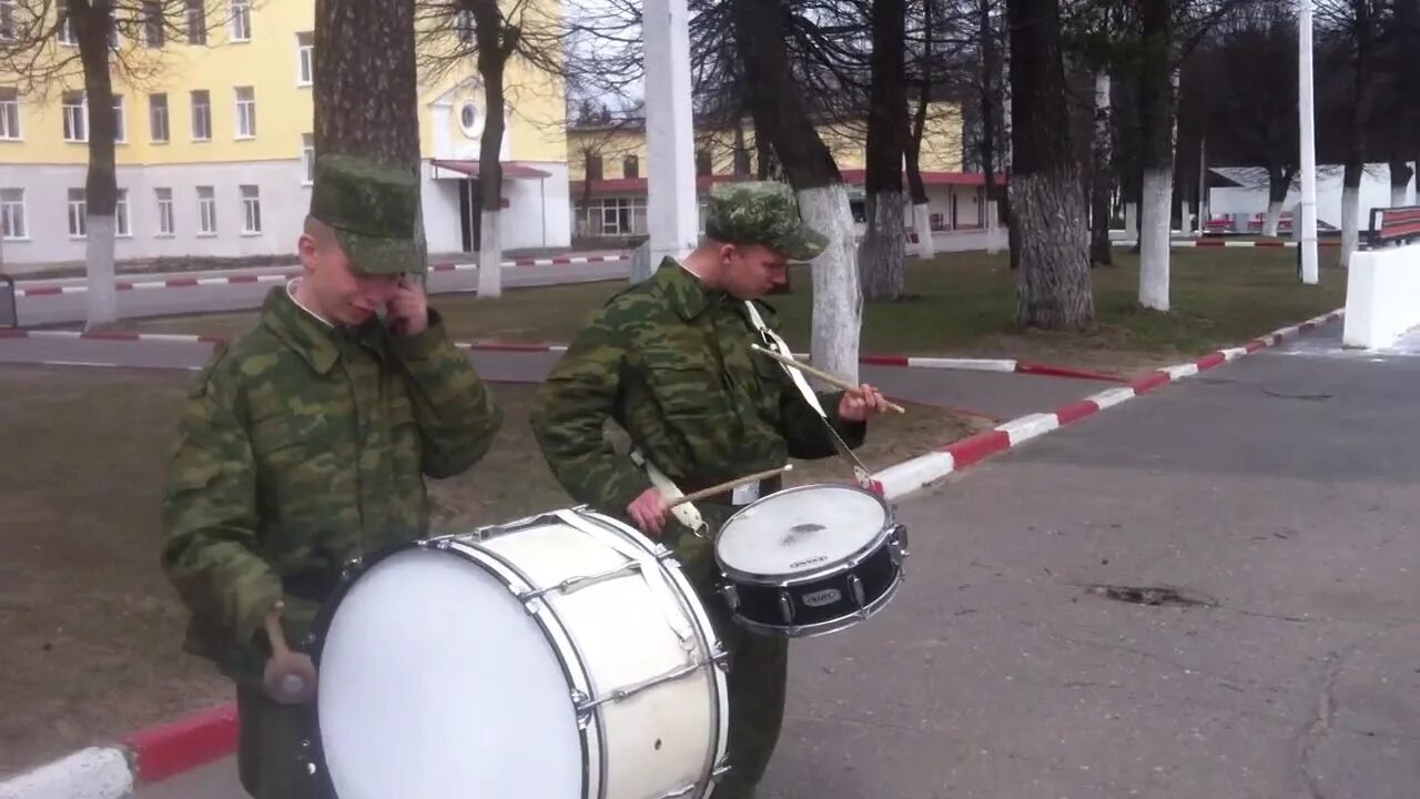 Шагать барабан. Строевой марш барабаны. Военный барабан. Военный барабанщик. Солдатский барабан.