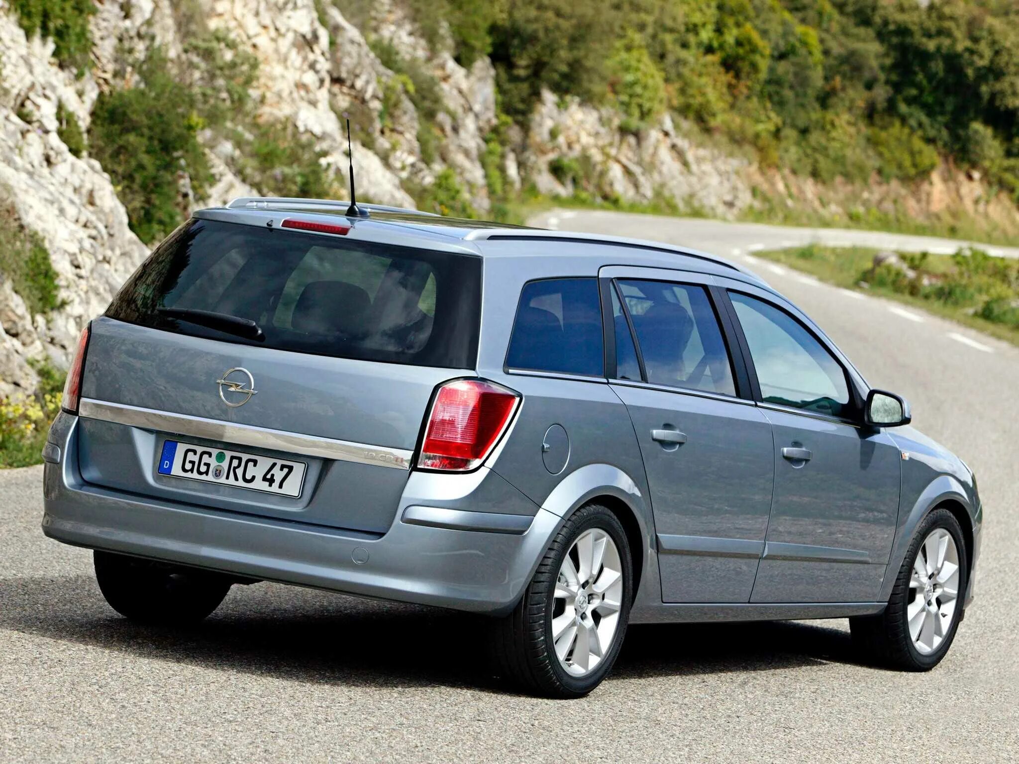 Опель универсал 2007. Opel Astra h Caravan. Opel Astra Caravan (h) 2004. Opel Astra Caravan 2008.