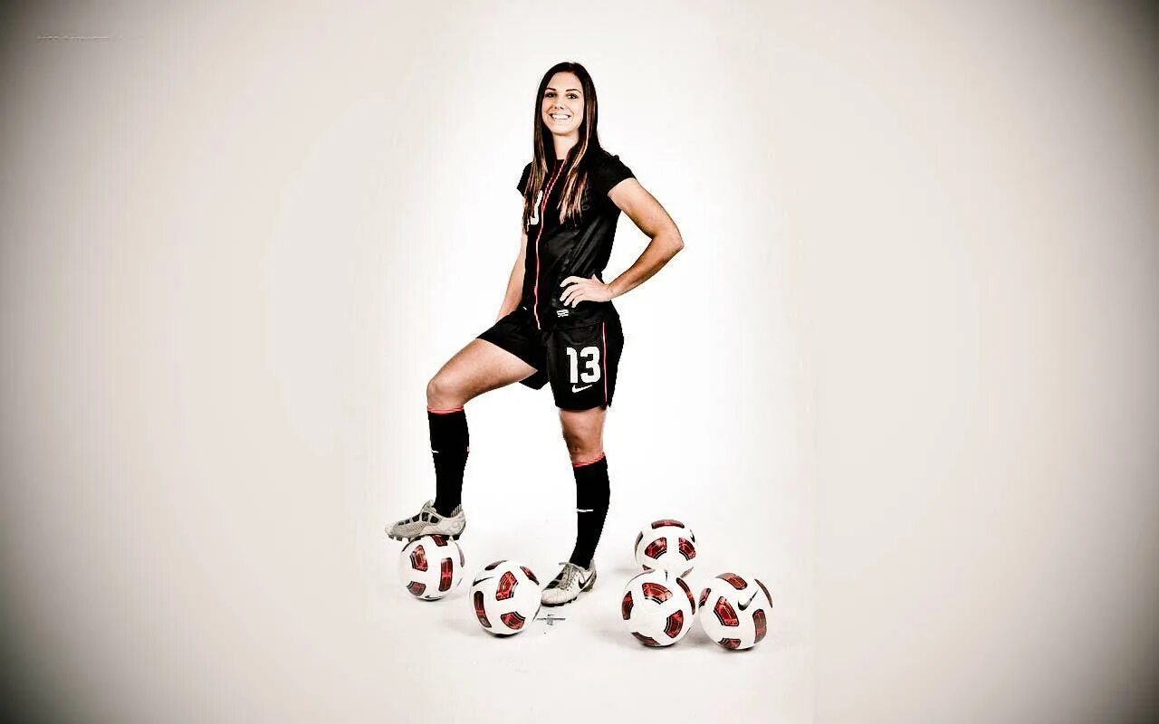 Alex девочка. Алекс morgan futbolista. alex morgan footballer. девочка футболистка. девушки футболистки.