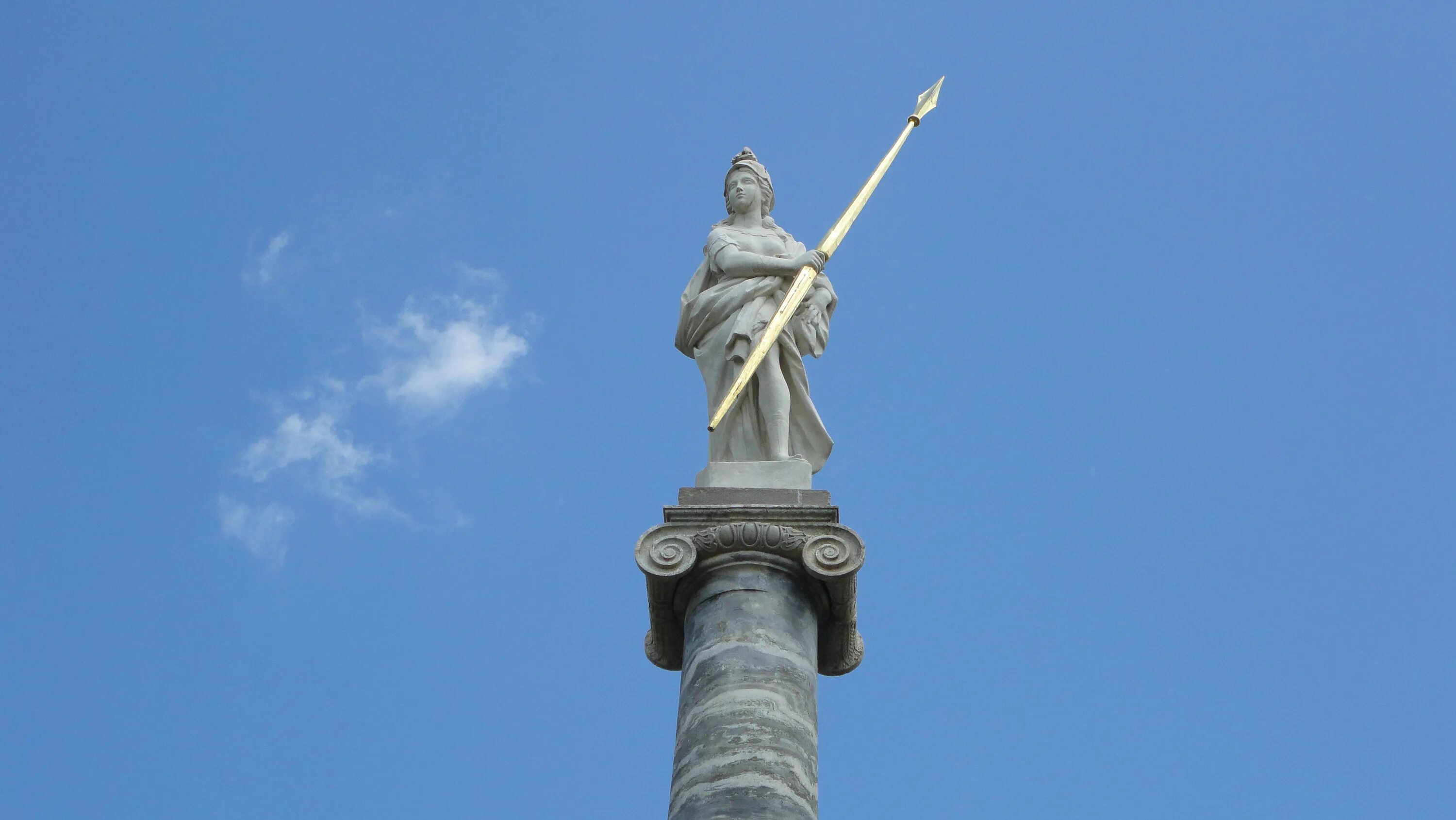 Колонна со. Спиральные каннелюры. Колонна со. Колонны с убывающими каннелюрами. Столб конгресса брюссель.